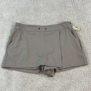 Maruices Womans Shorts 15/16 Taupe Travel Athletic Golf Tennis Skort Skirt  NWT